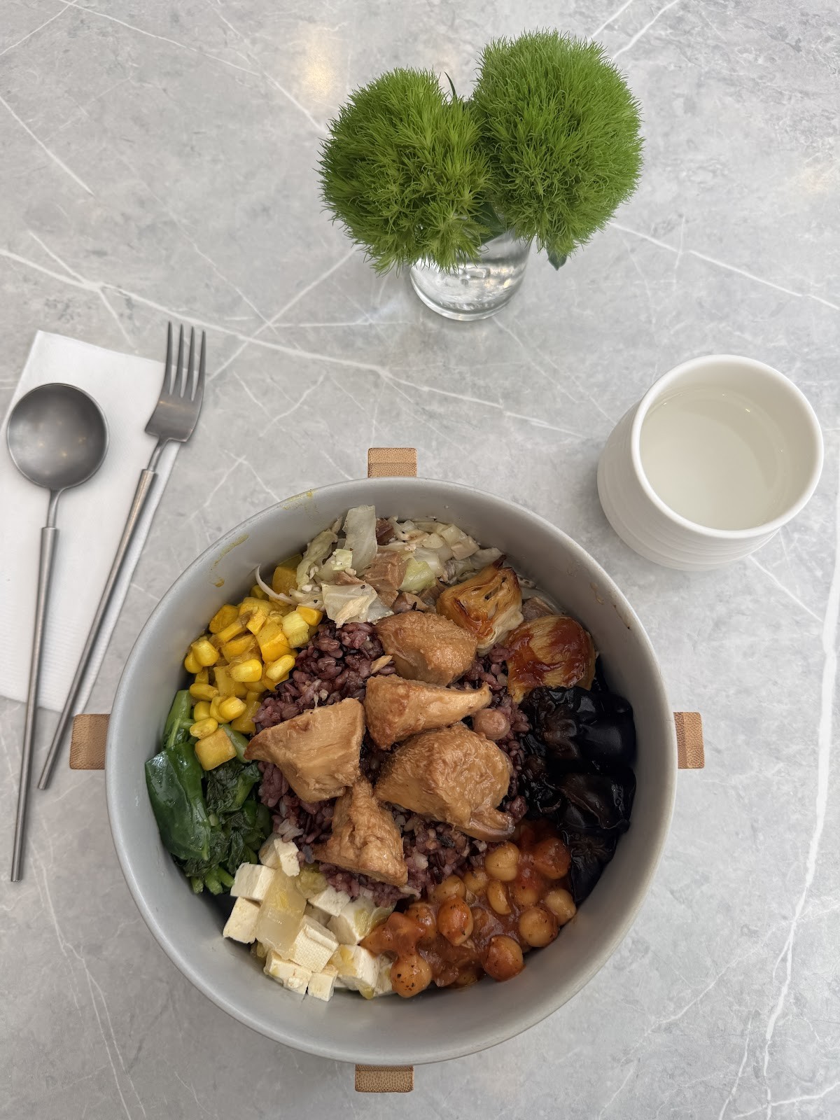 Yangming Spring Creative (Pure Vegan Life) Vegetarian Cuisine - Zhongxiao Branch: food & drinks