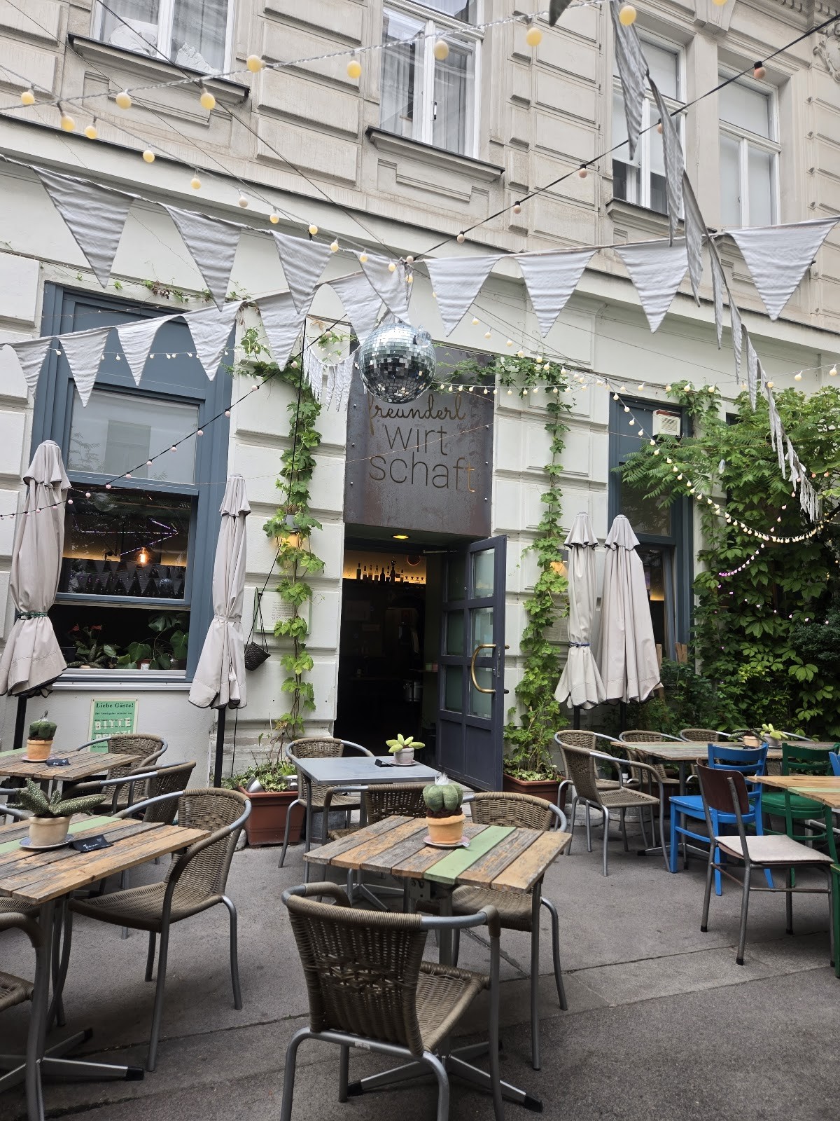 die freunderlwirtschaft wien: the place