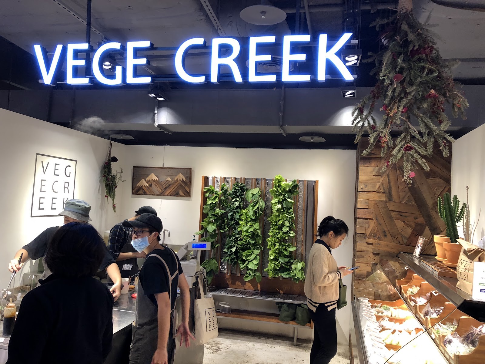 VEGE CREEK 蔬河 A11店: the place