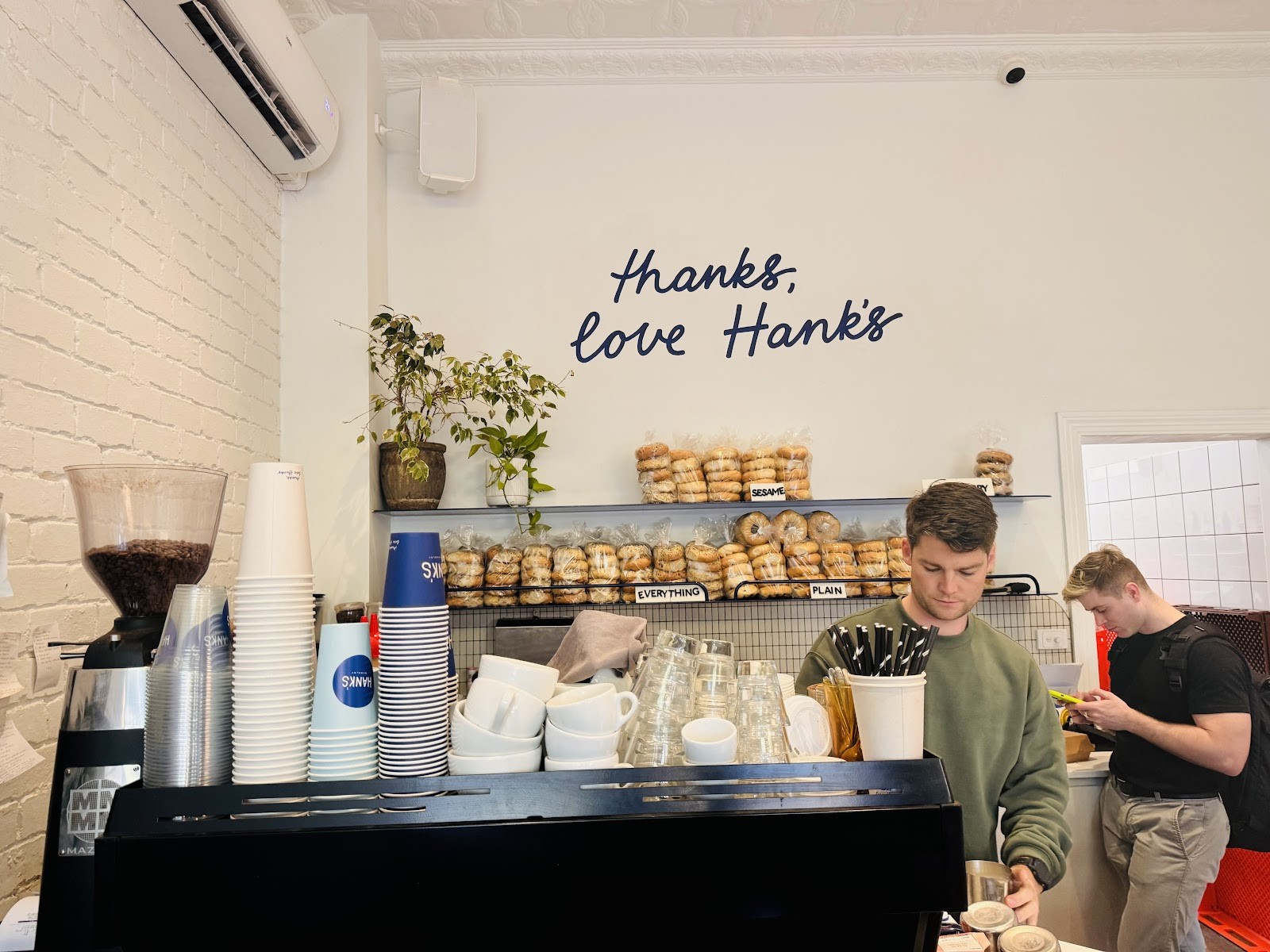 Hank's Cafe & Bagelry: the place
