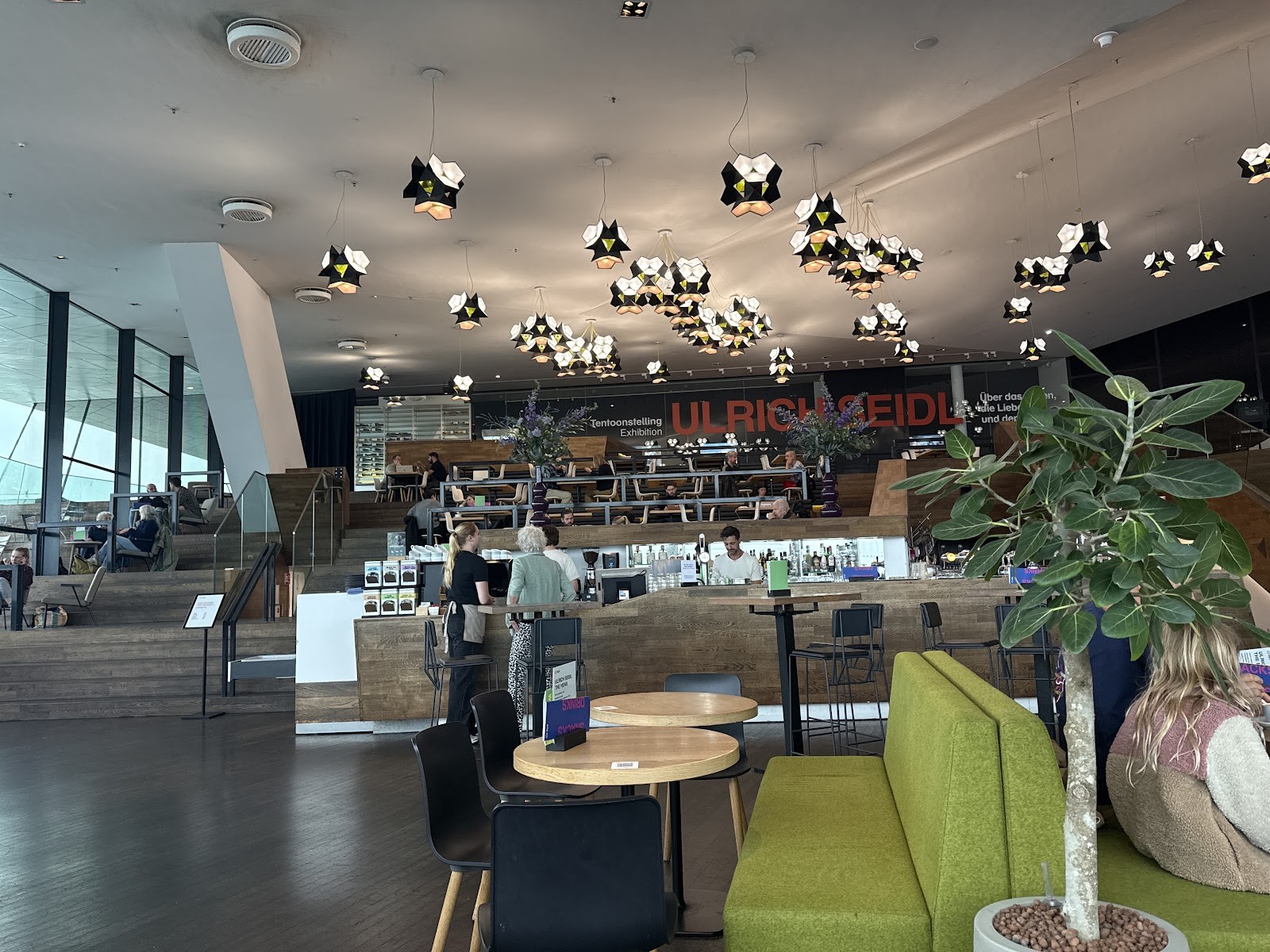 Eye Bar & Restaurant: the place