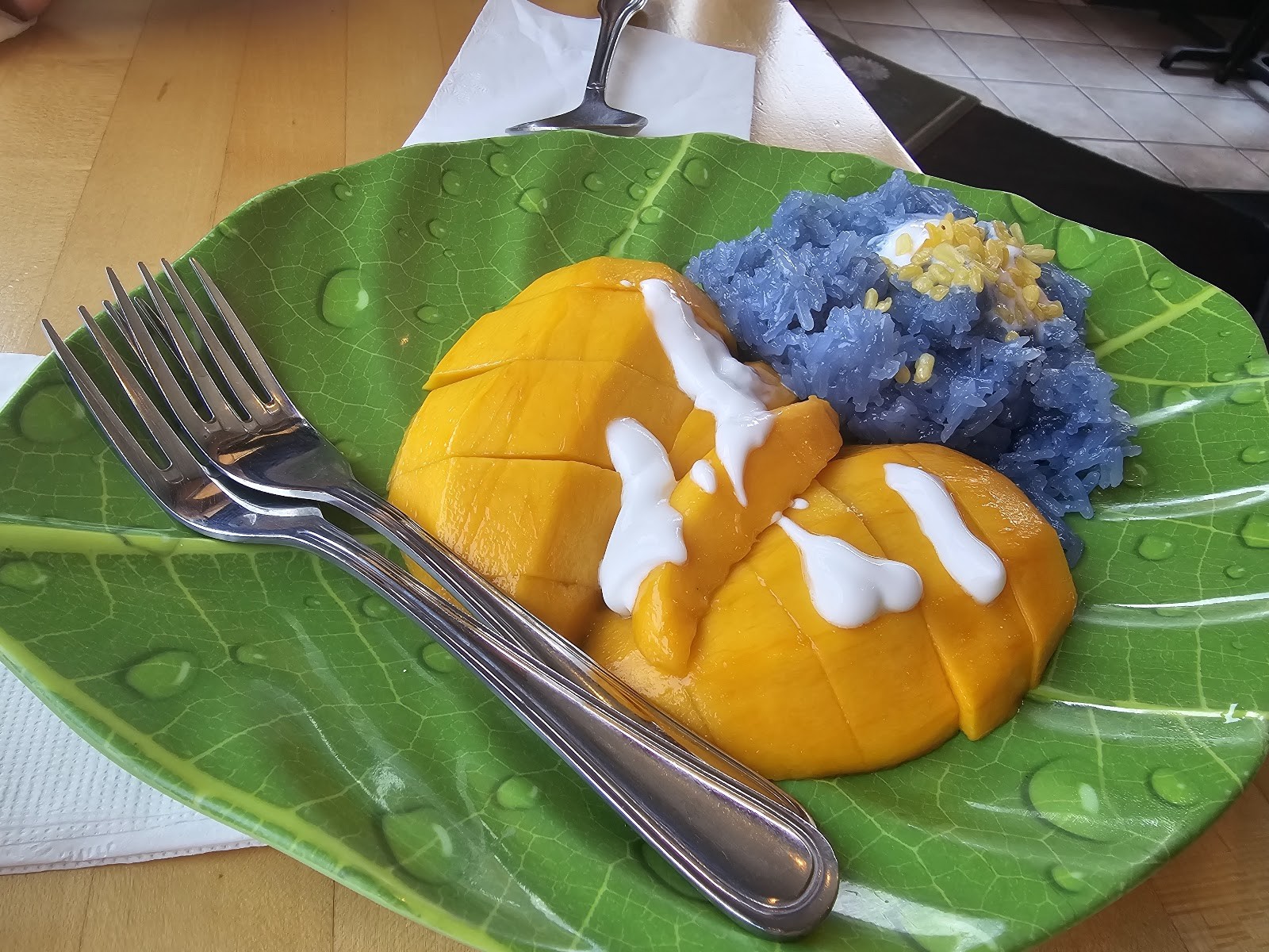 Urban Vegan Thai Cuisine: food & drinks