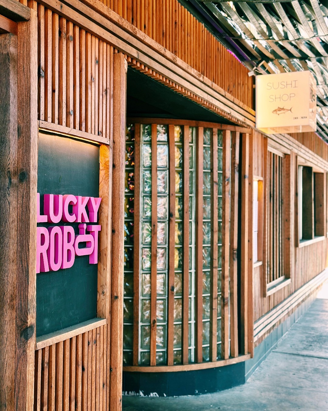 Lucky Robot Restaurant: the place