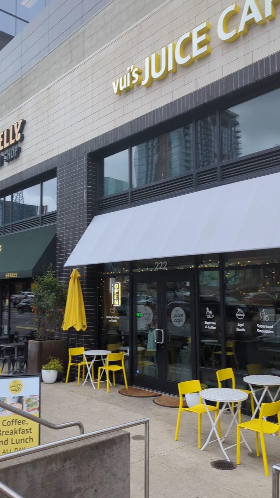 Vuis Juice Cafe - The Gulch: the place