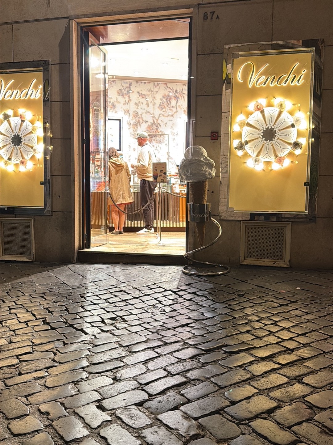 Venchi Cioccolato e Gelato, Roma Via degli Orfani, Pantheon: the place