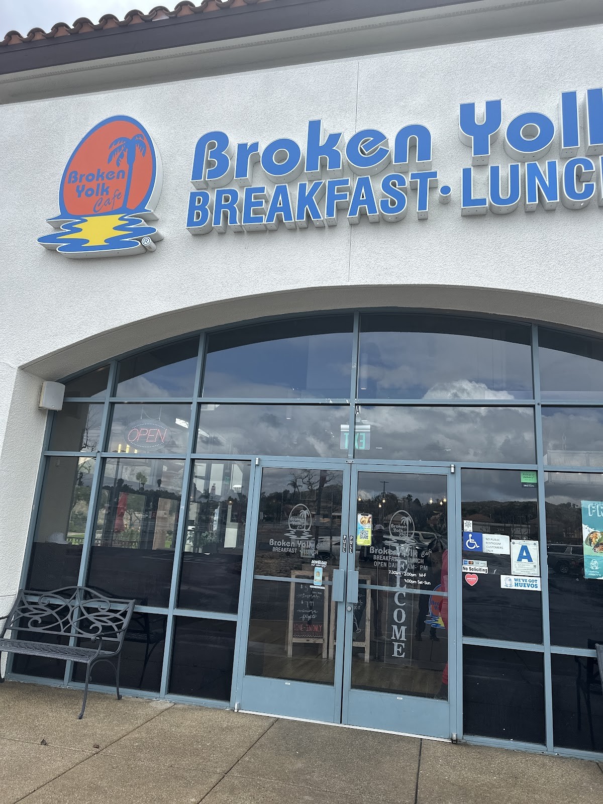 Broken Yolk Cafe: the place