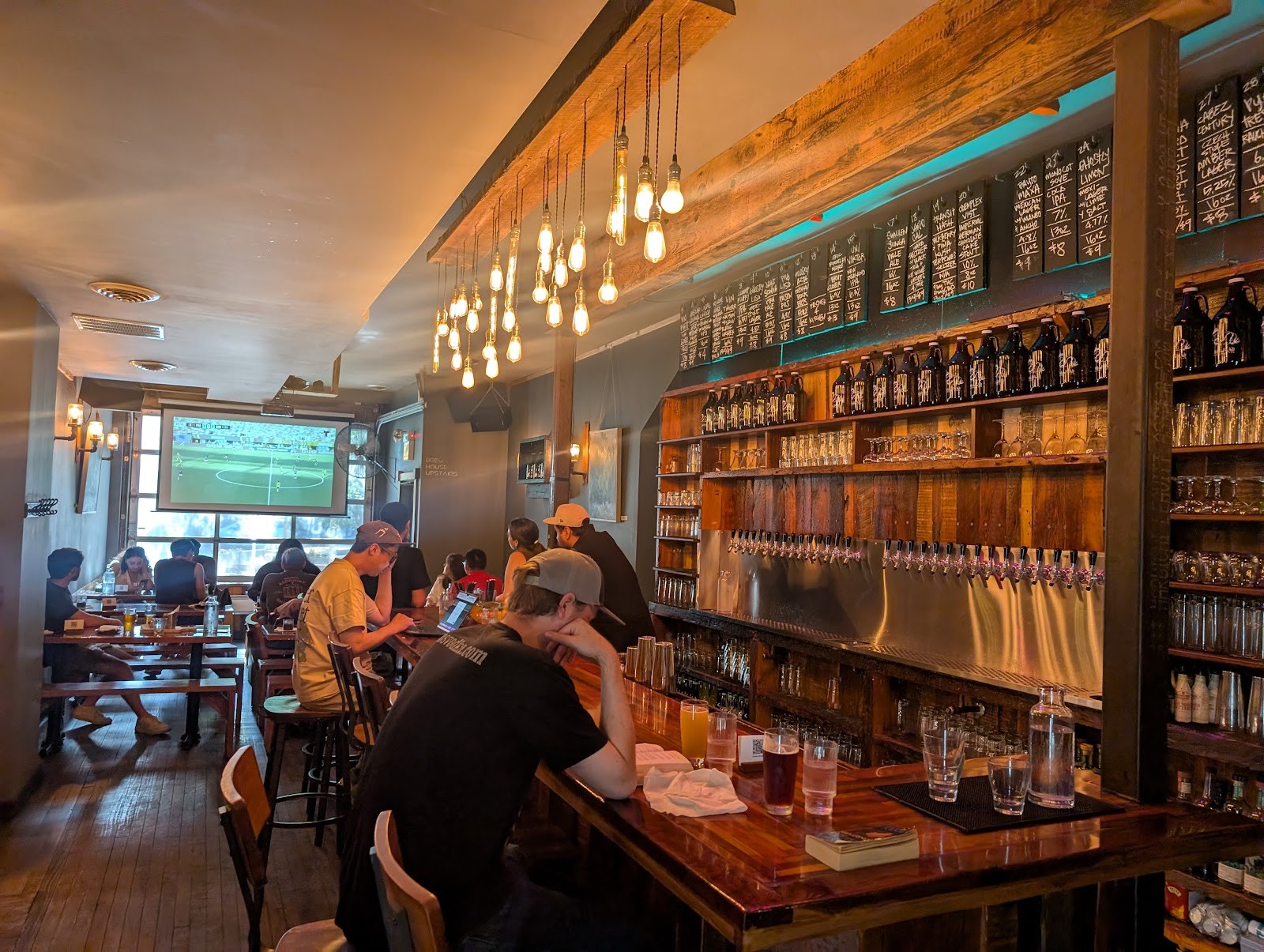 Alulu Brewery and Pub: the place