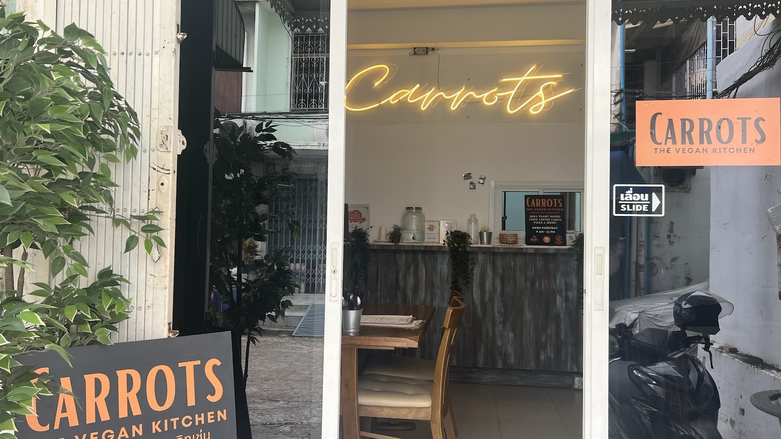 CARROTS Vegan Kitchen: the place