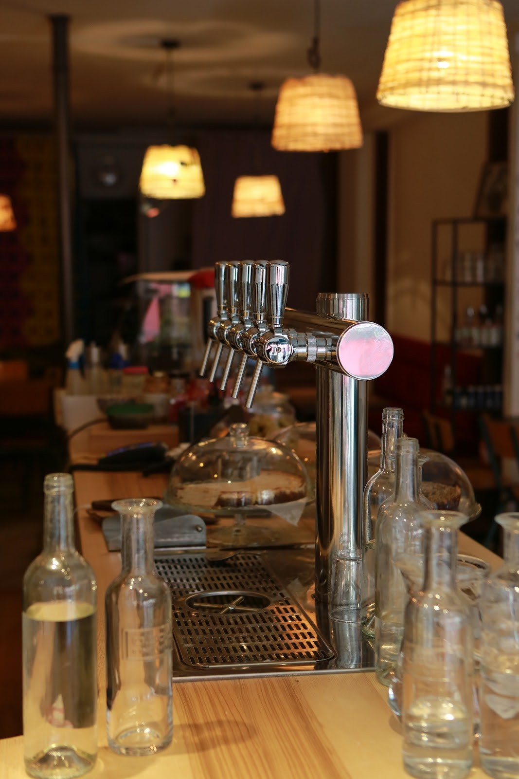 Armand Bar et Cantine: the place