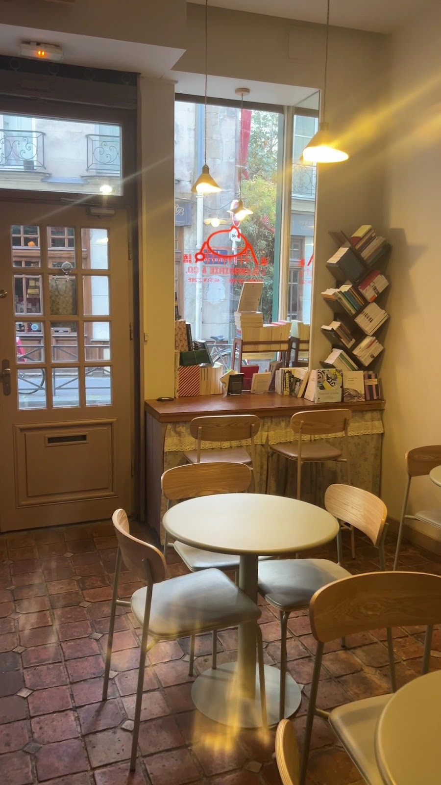 Café L’îlebrairie & Co.: the place