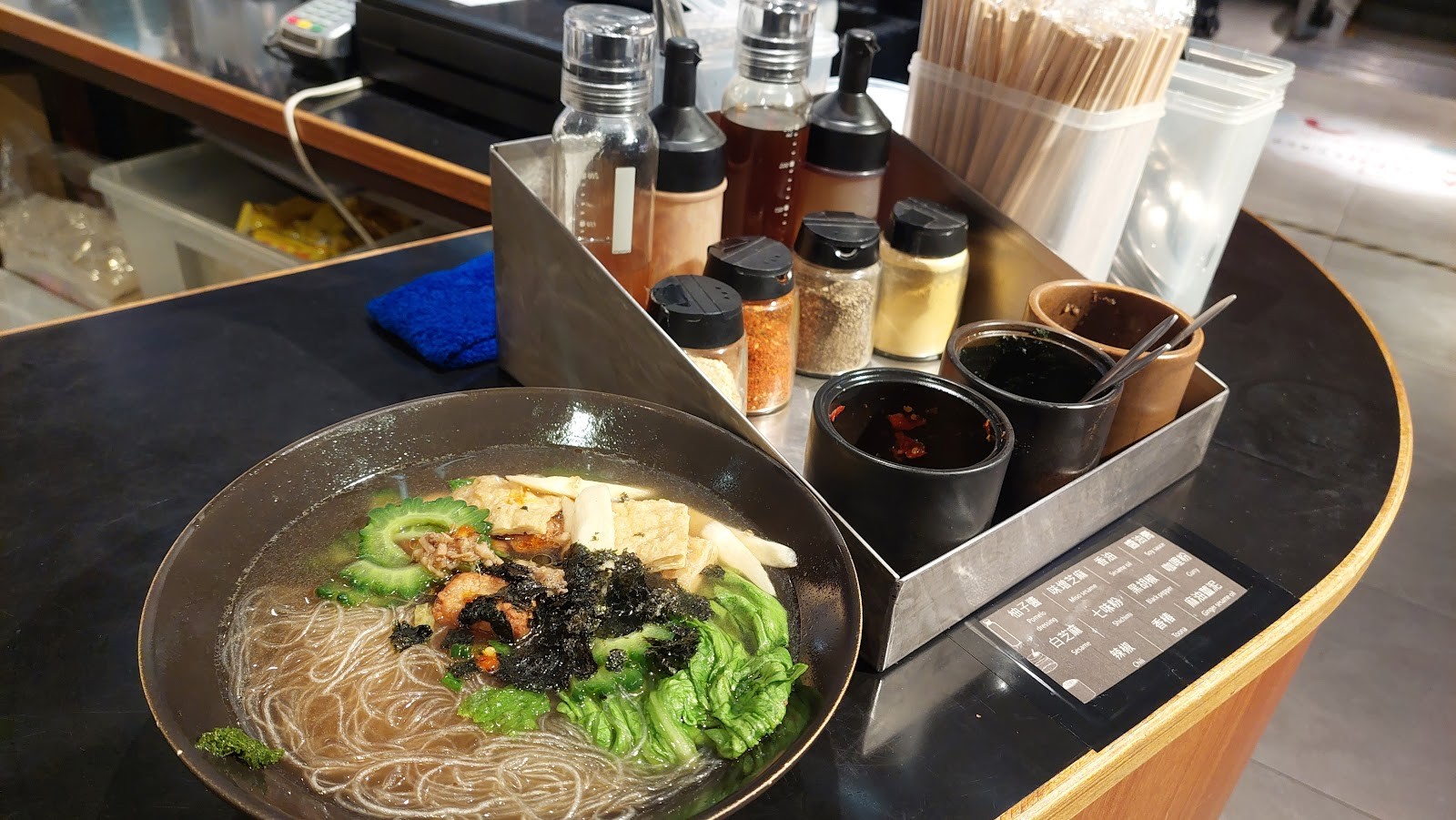 VEGE CREEK蔬河 誠品南西店: food & drinks
