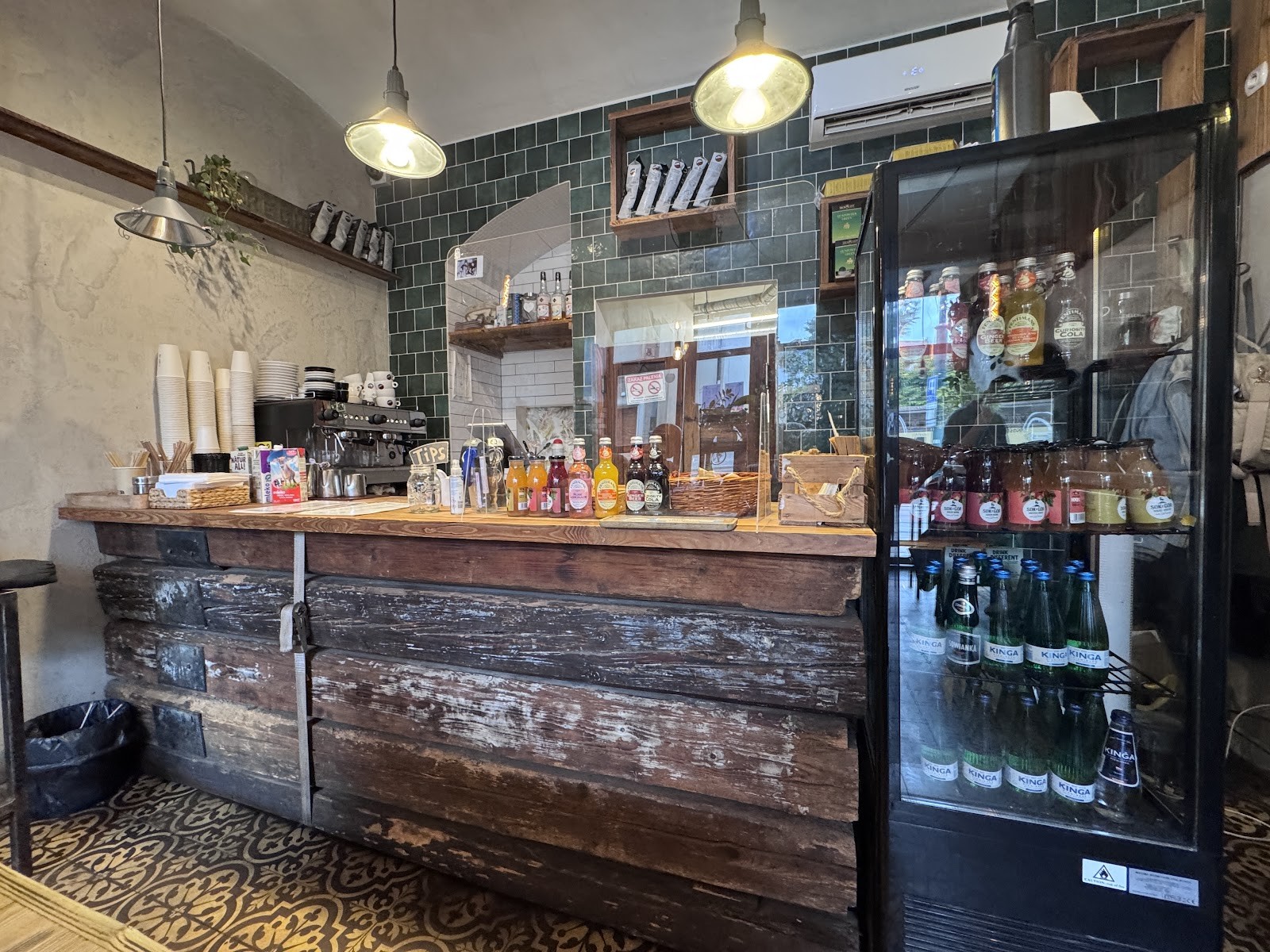 Gossip Cafe: the place