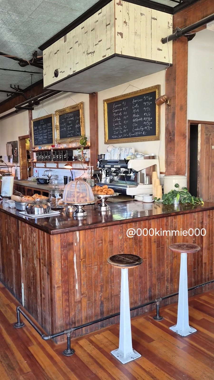Finch's Market - Tea house Main street -: the place