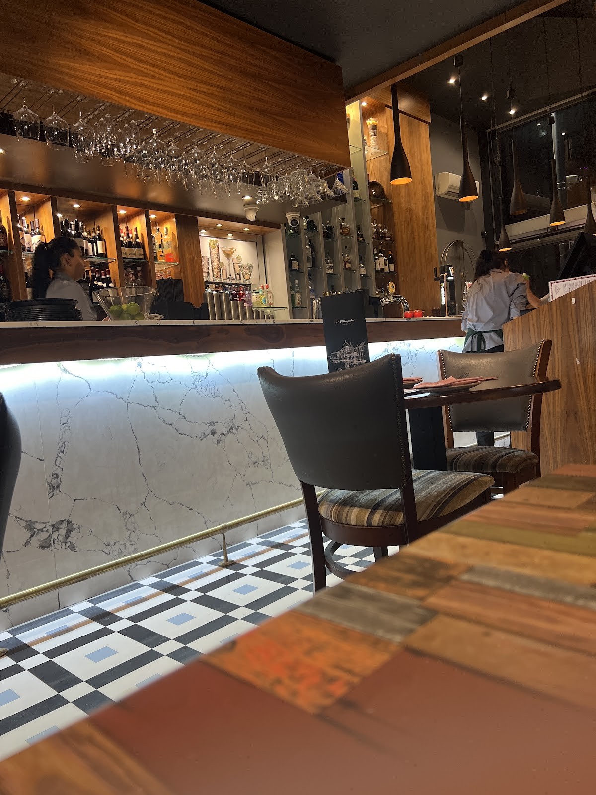 Del Villaggio - Broad St: the place