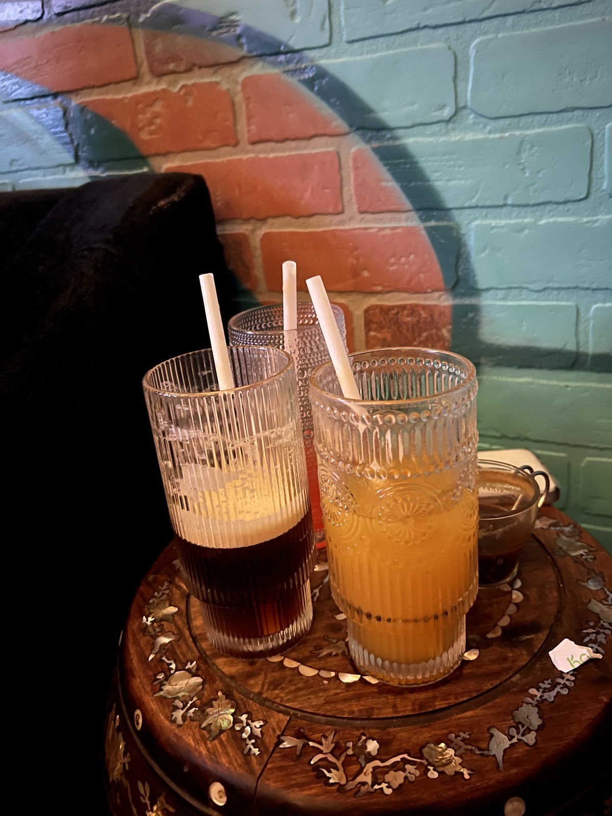 Kosmic Community Anti Bar & Coffee Shop: food & drinks