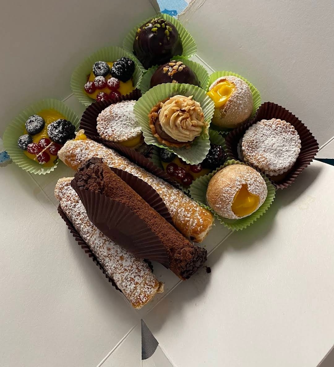 Leccornie Pasticceria Vegana: food & drinks