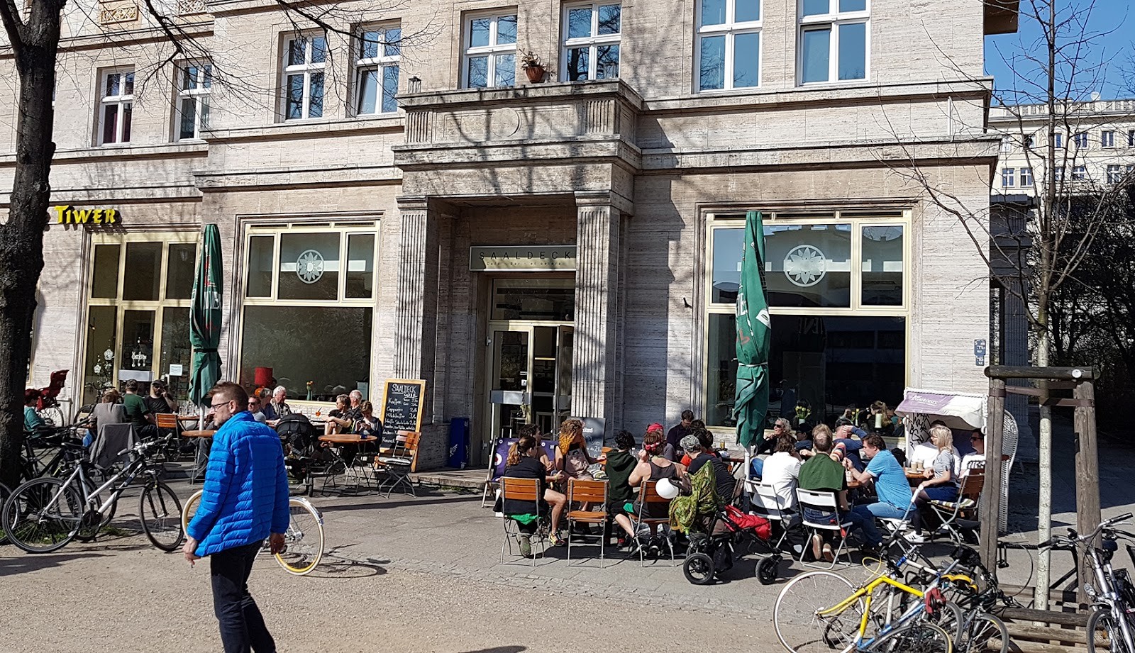 Saaldeck Café & Bar: the place