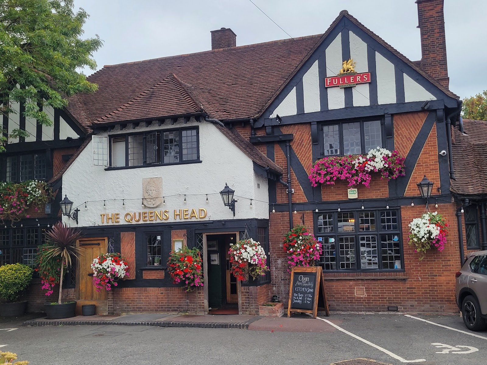The Queen's Head, Cranford: the place