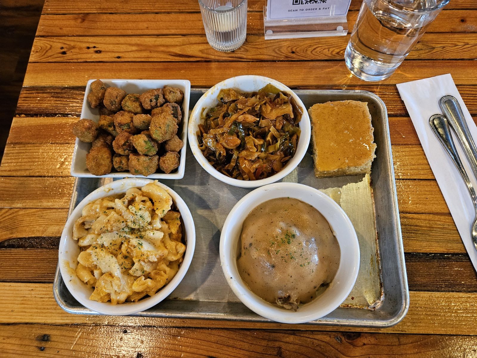 COMMUNITY Kitchen + Taproom: food & drinks