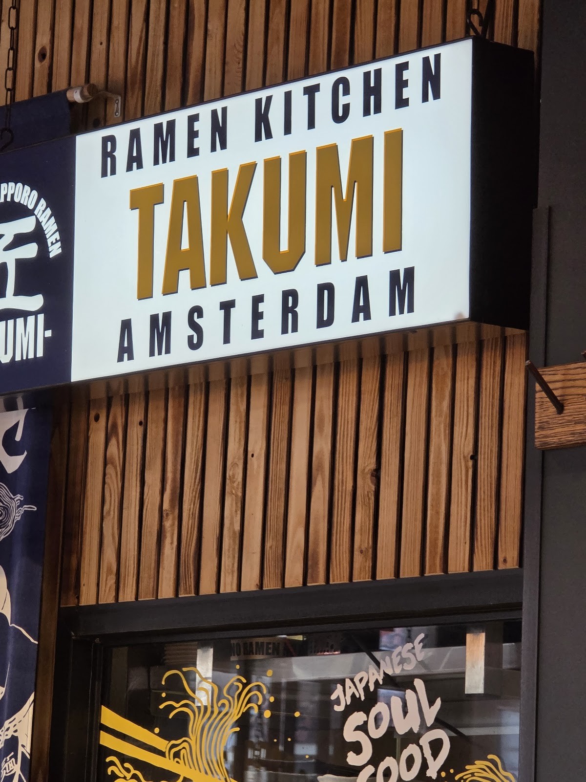 Takumi Tonkotsu Ramen and Sushi Amsterdam Centraal: the place