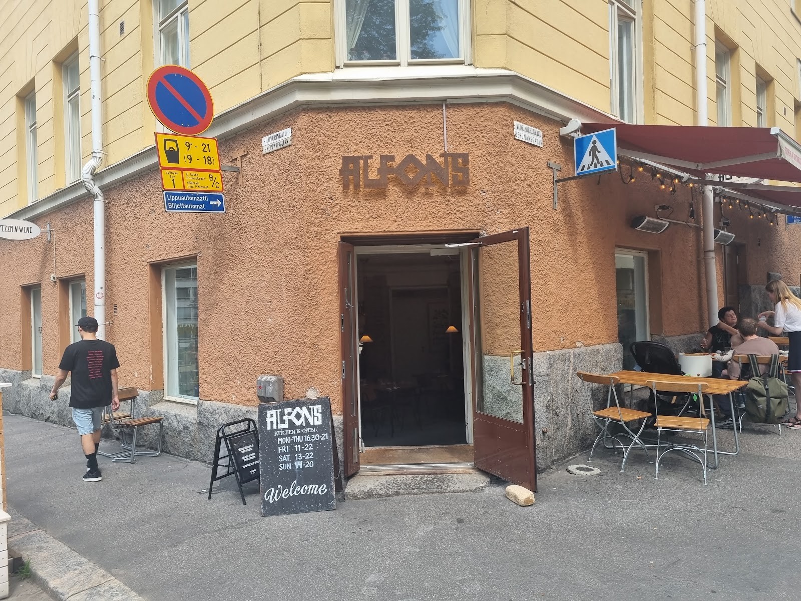Alfons' Pizza: the place