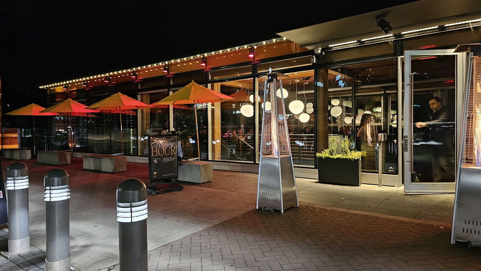 Cactus Club Cafe: the place