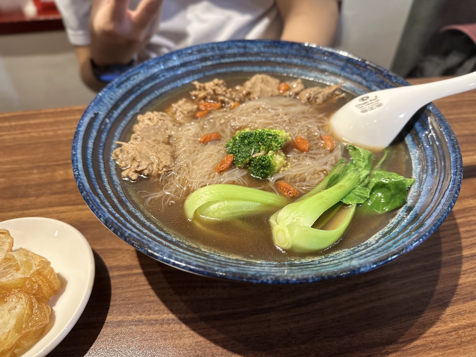 Feng Wei Ting Delicious Vegetarian Food House: food & drinks