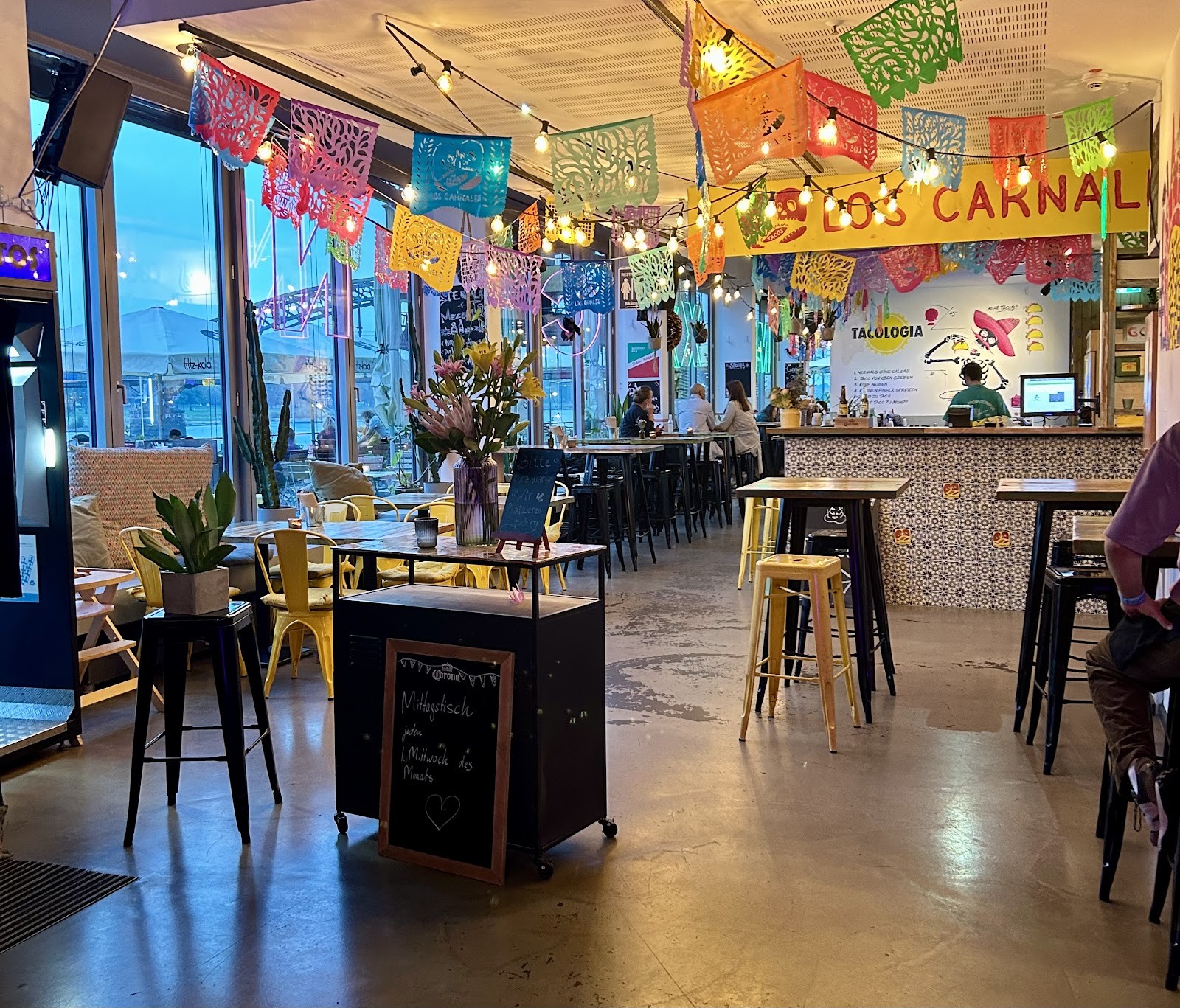 Tacos Los Carnales: the place