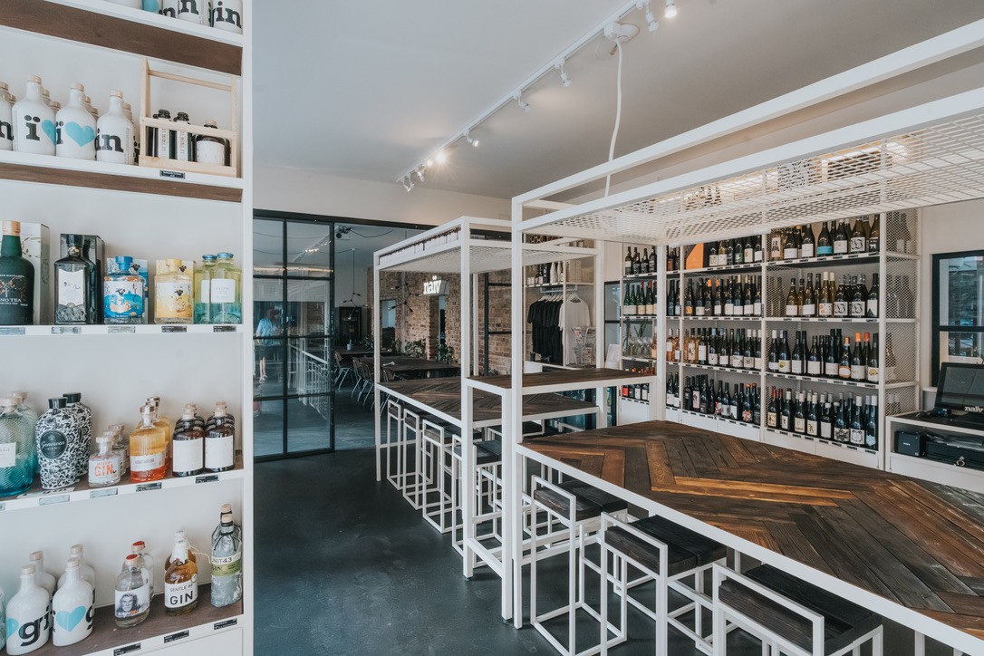 naiv: the place