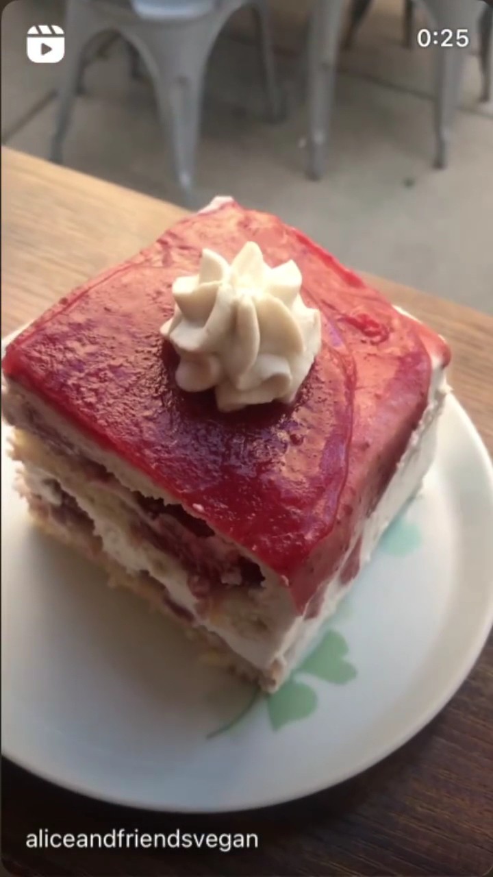 Alice & Friends' Vegan Kitchen: food & drinks