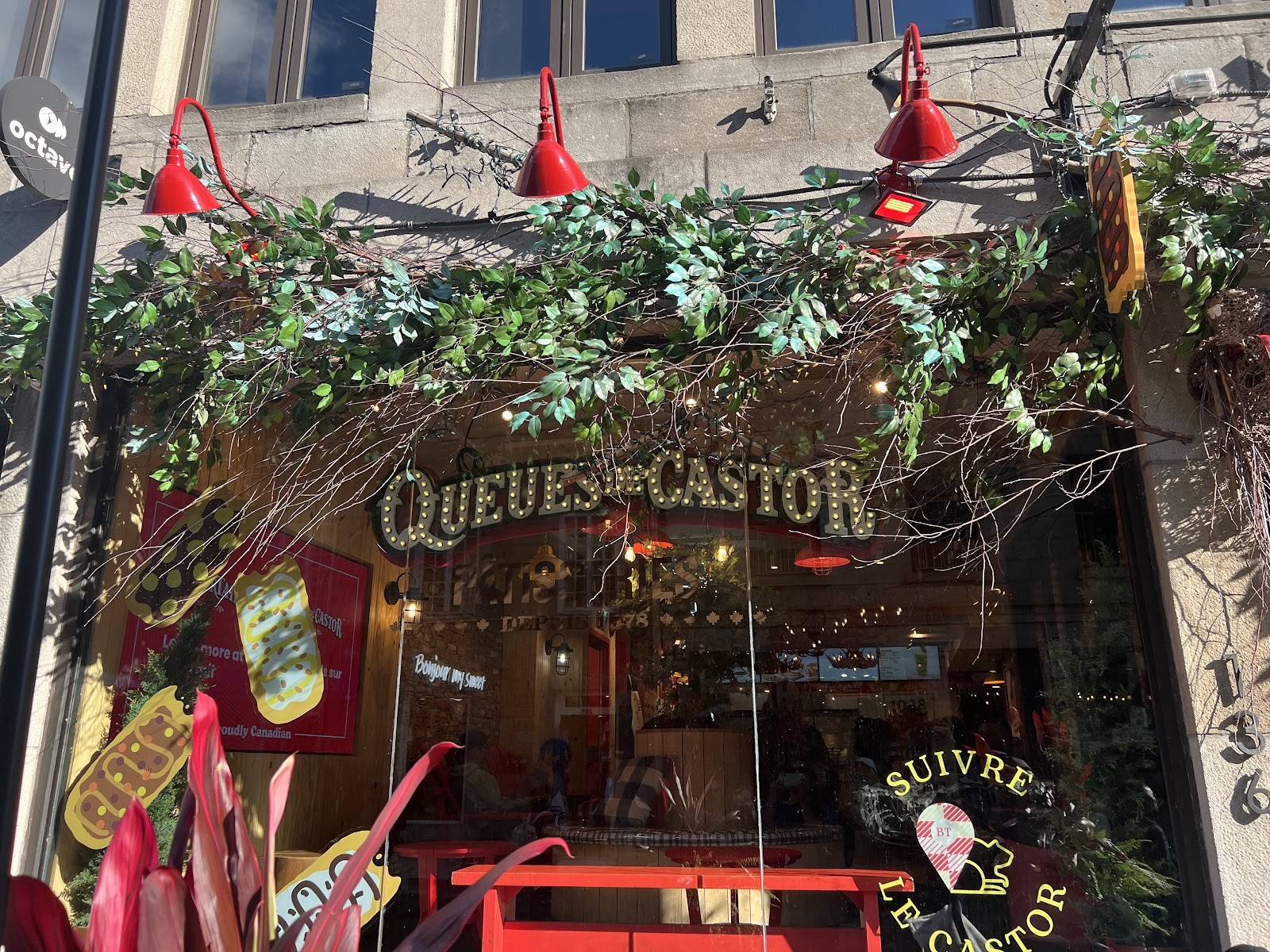 Queues de Castor - BeaverTails (de la Commune): the place