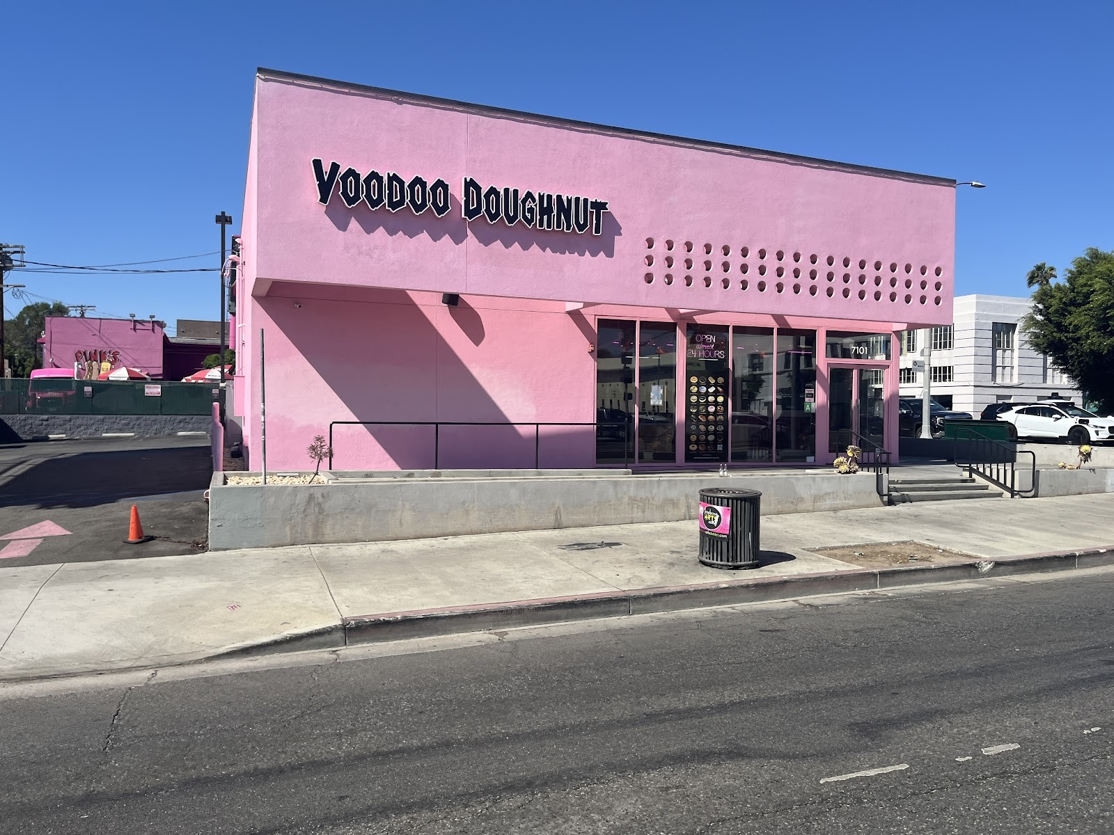 Voodoo Doughnut: the place