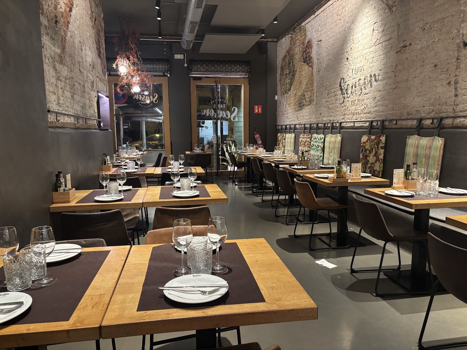 Season Tapas Restaurant: the place