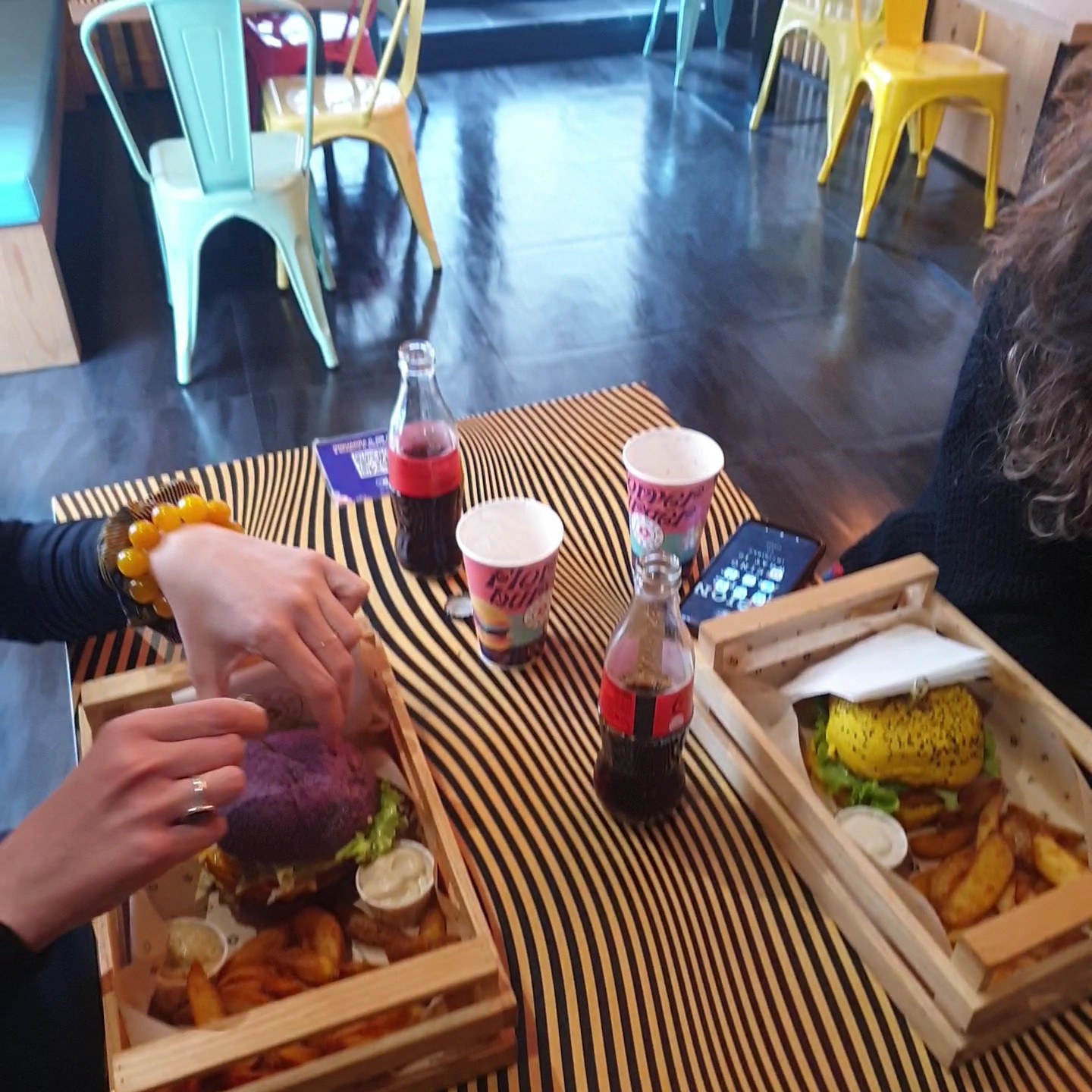 Flower Burger: food & drinks