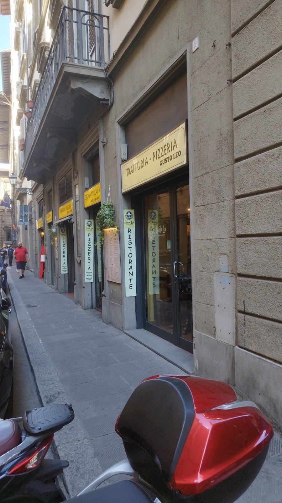 Gusto Leo: the place