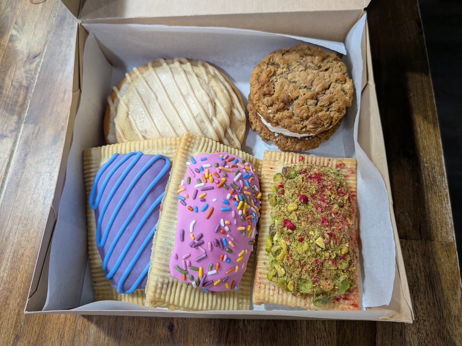 Crust Vegan Bakery: food & drinks