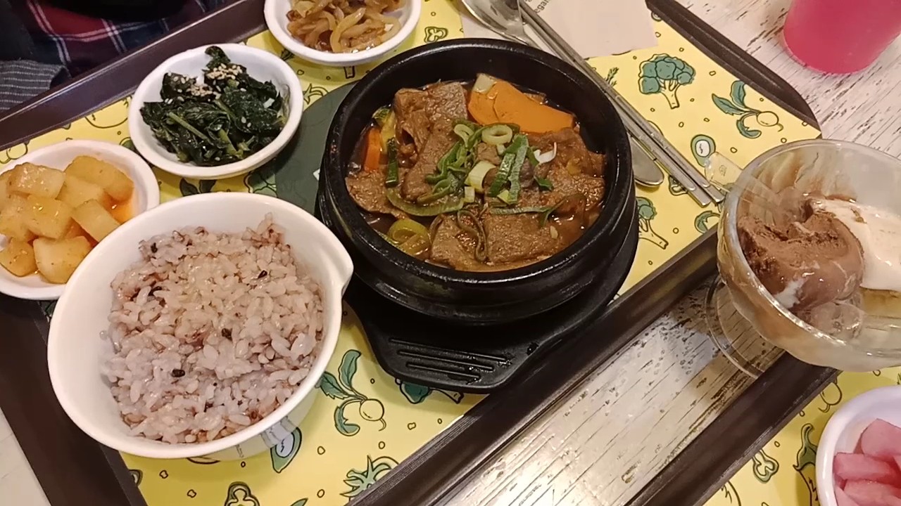 Loving Hut Cafe: food & drinks