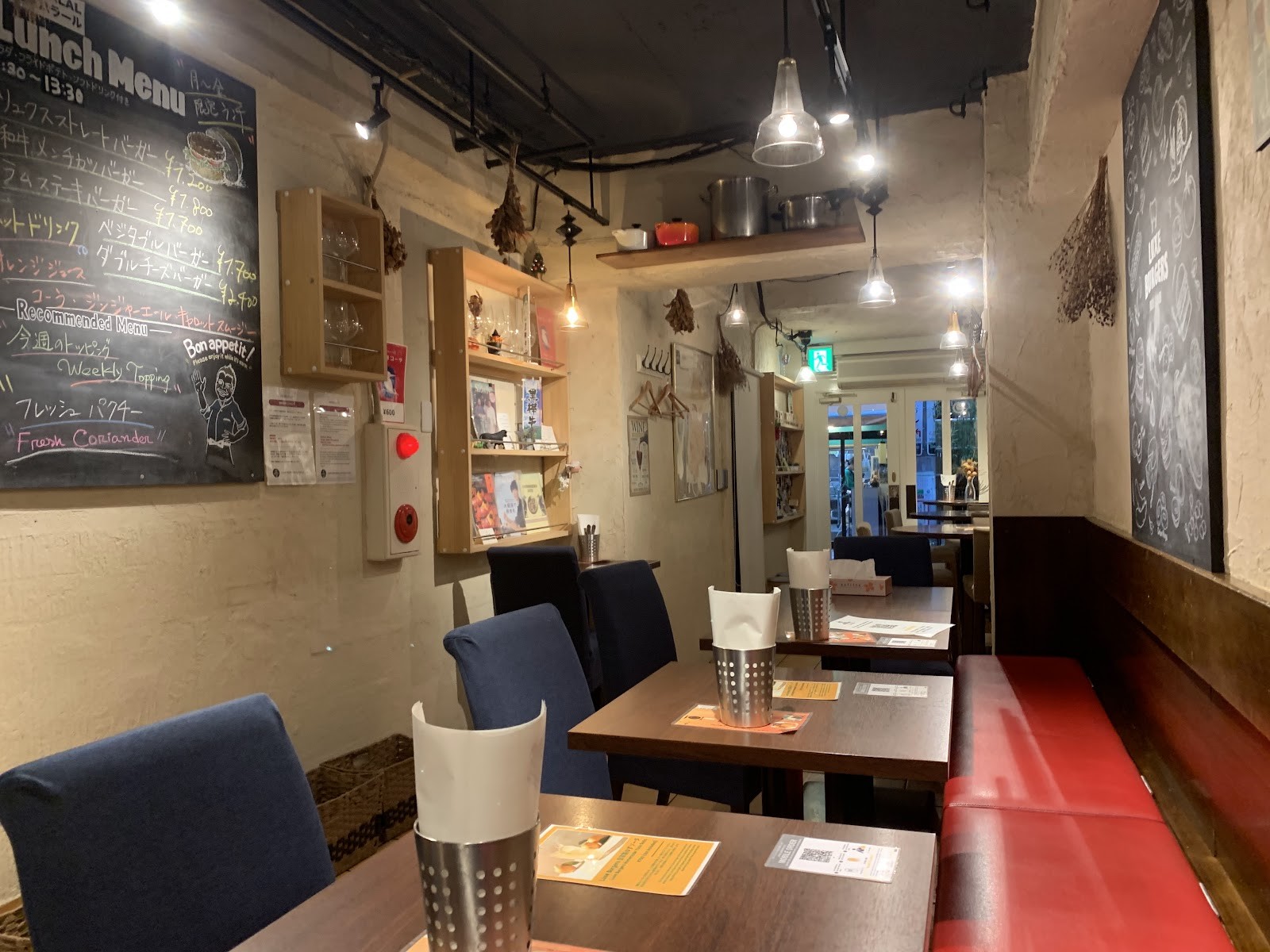 LUXE BURGERS NINGYOCHO: the place