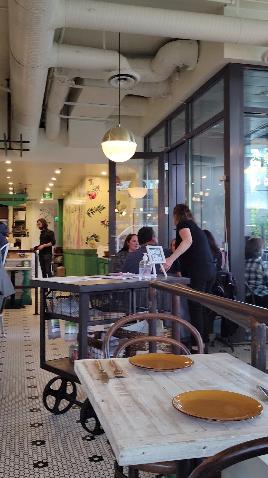Jamjar Canteen Commercial Dr.: the place