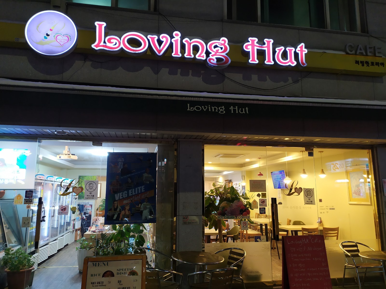 Loving Hut Cafe: the place