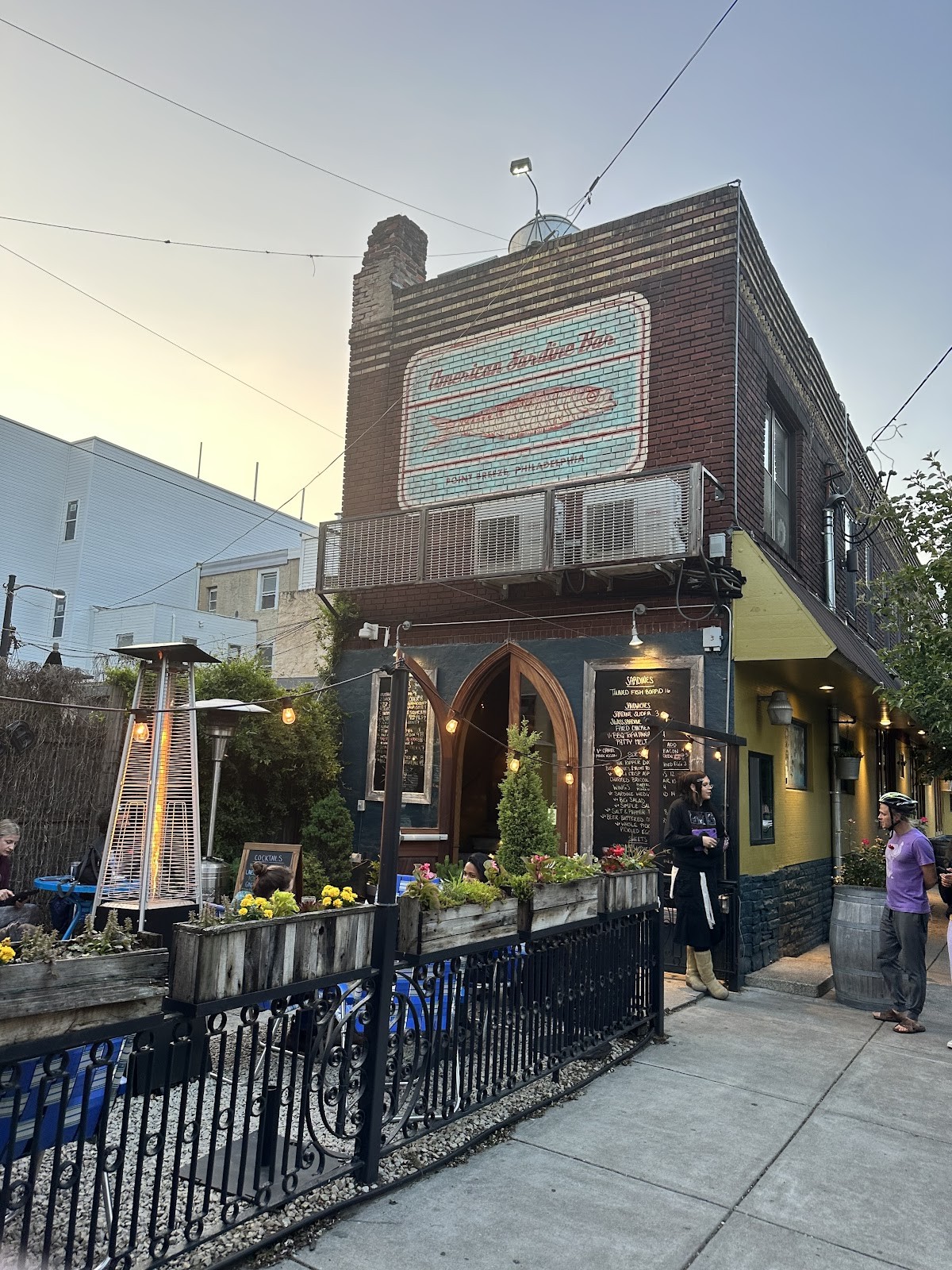American Sardine Bar: the place