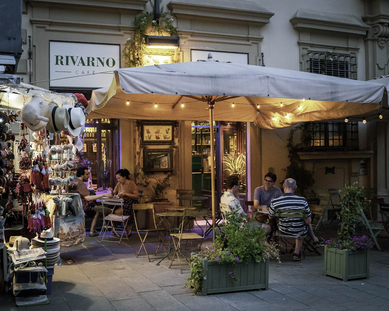 Rivarno Café: the place