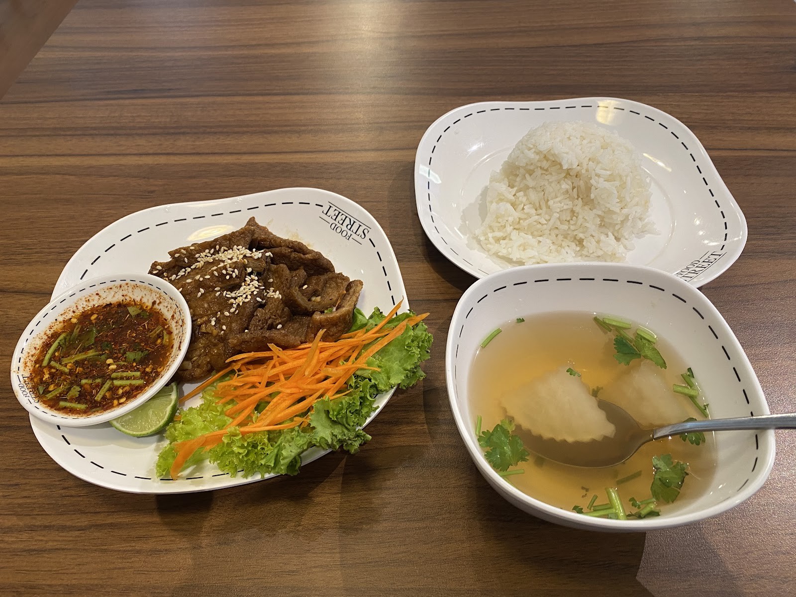 Sawasdee Vegetarian: food & drinks