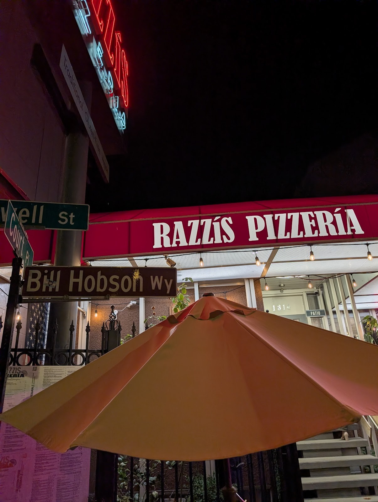 RAZZíS PIZZERíA DOWNTOWN: the place