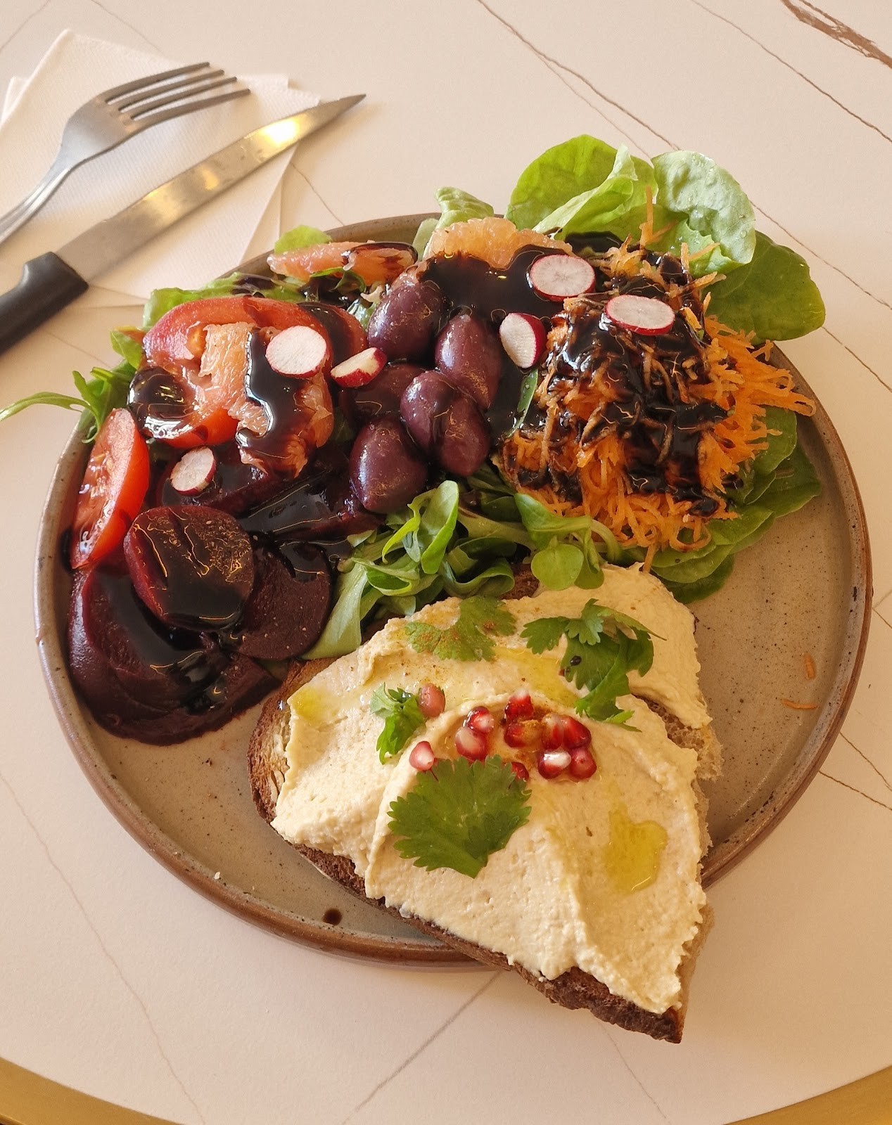 Le Goûter Parisien: food & drinks