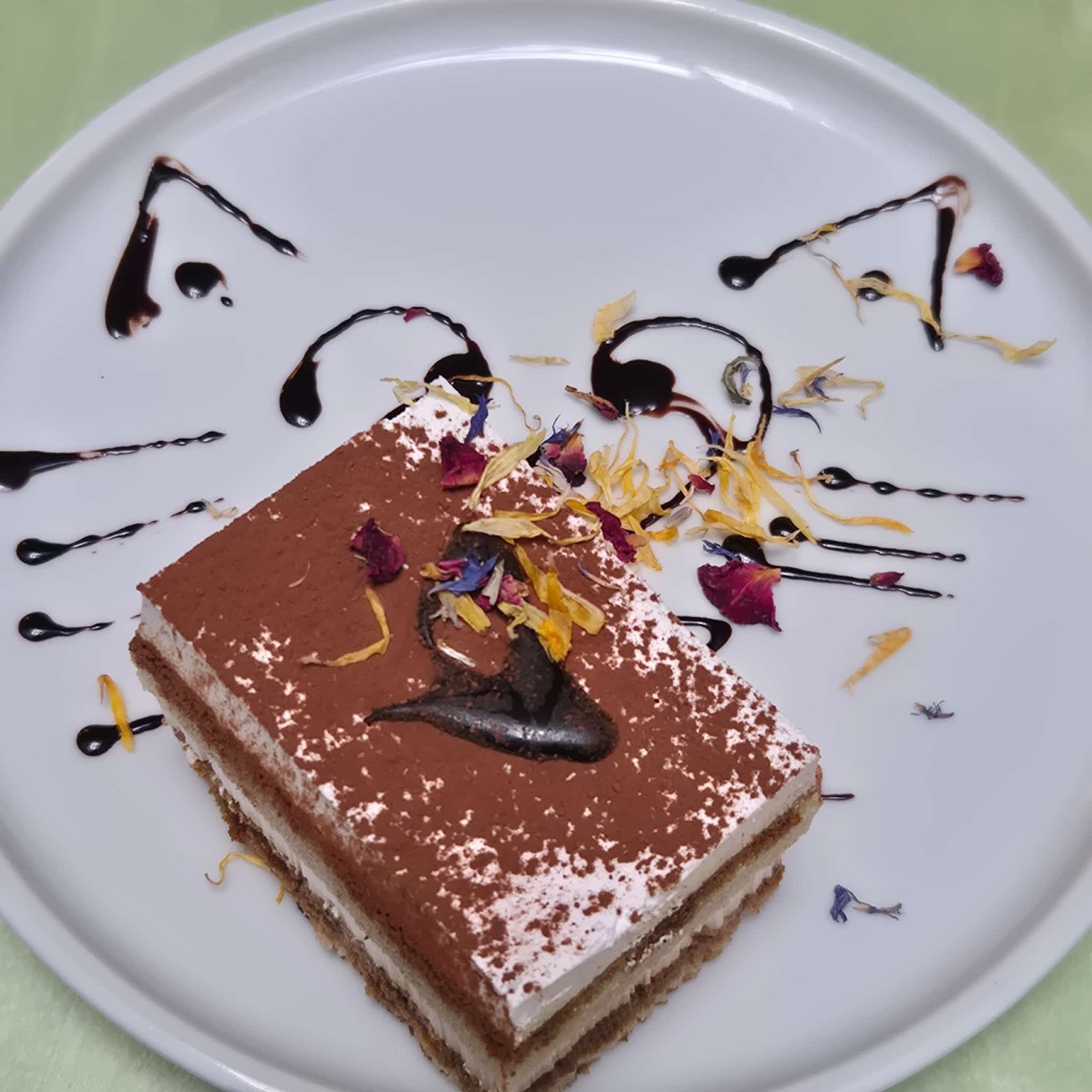 Katzentempel Berlin Mitte: food & drinks