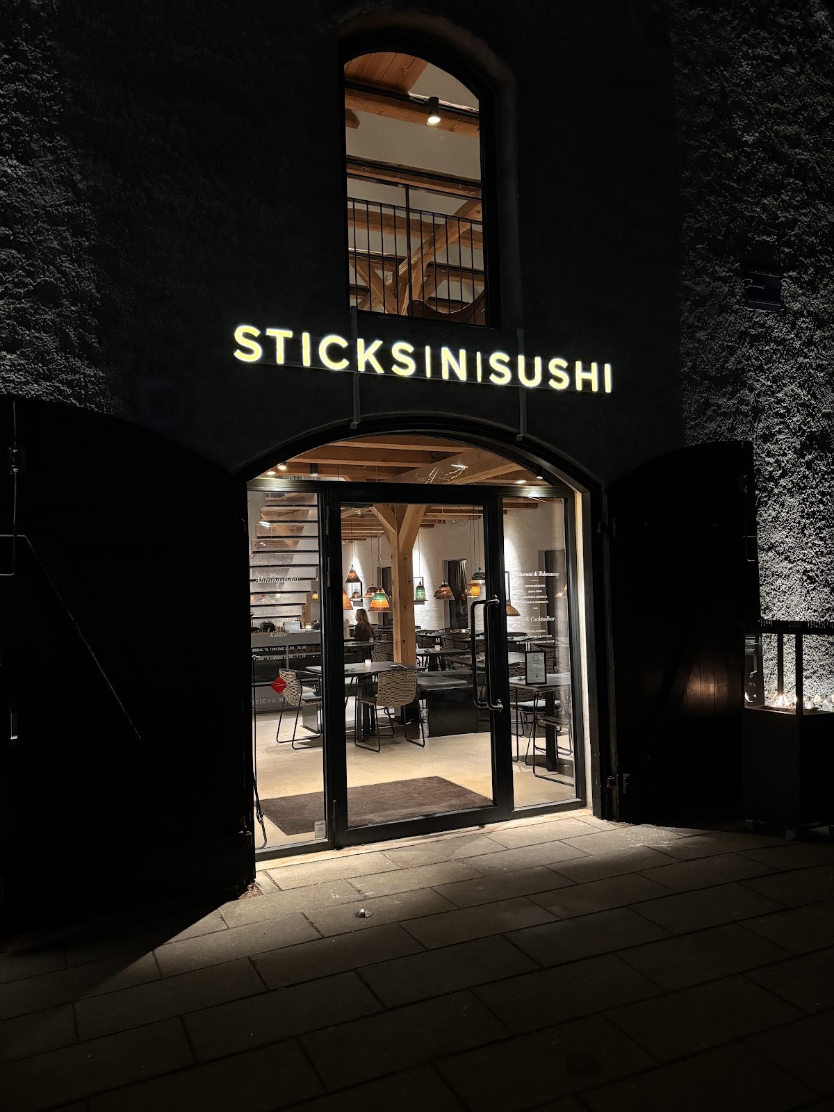 Sticks'n'Sushi - Restaurant Amager: the place