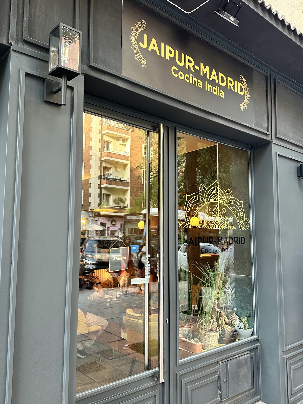 Restaurante Jaipur Madrid: the place