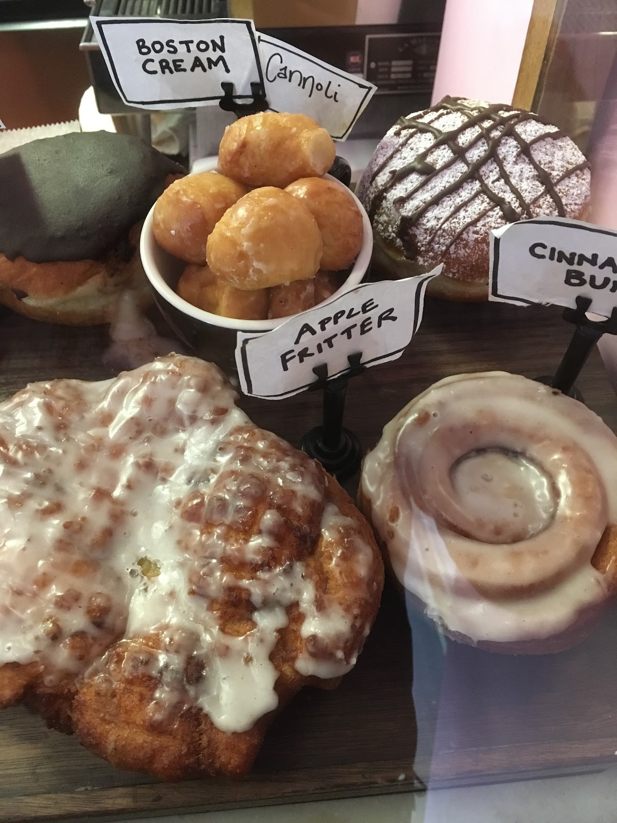 Dottie's Donuts: food & drinks