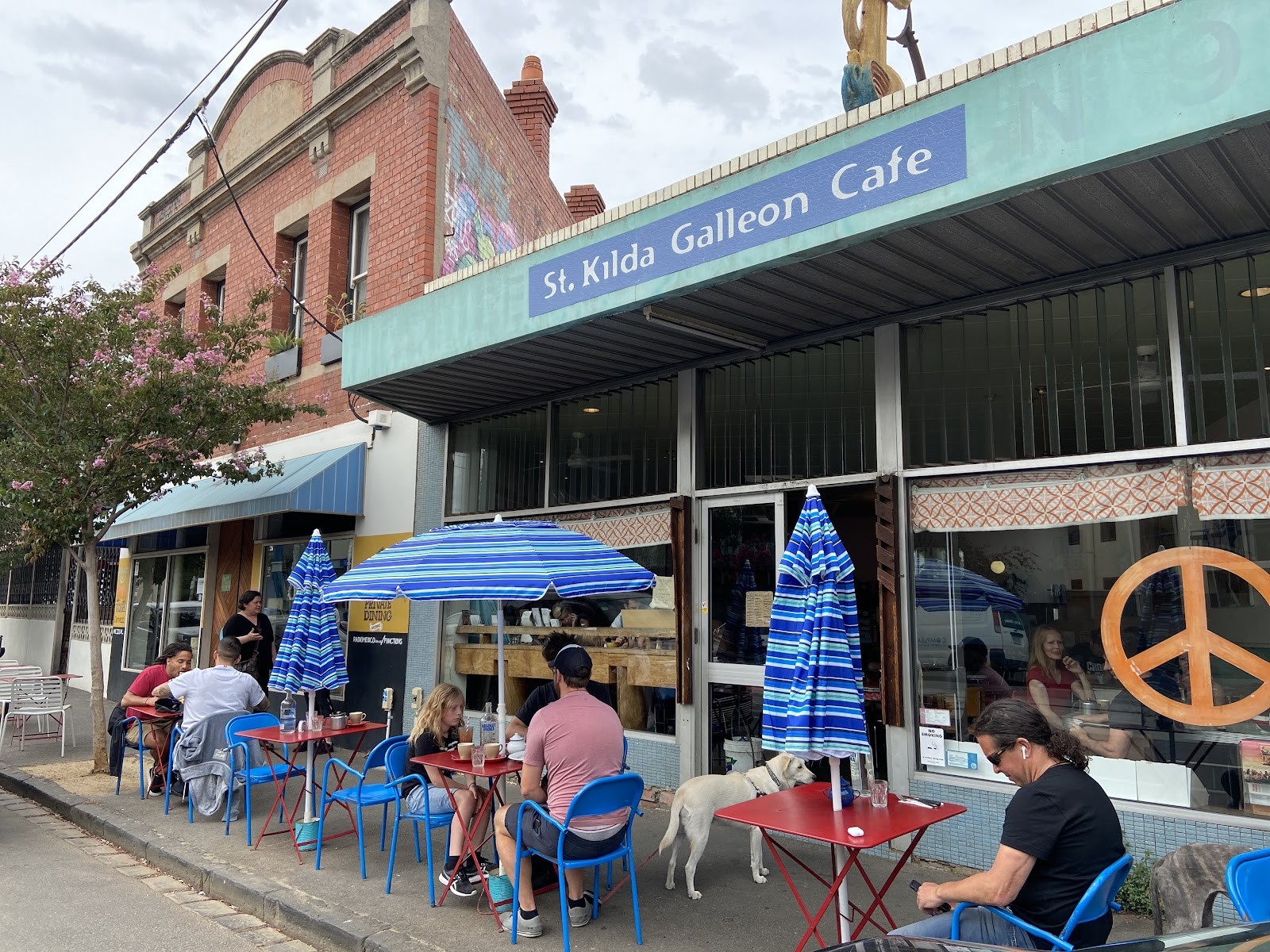 Galleon Cafe: the place